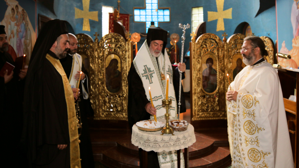 Divine Liturgy in Romanian and English